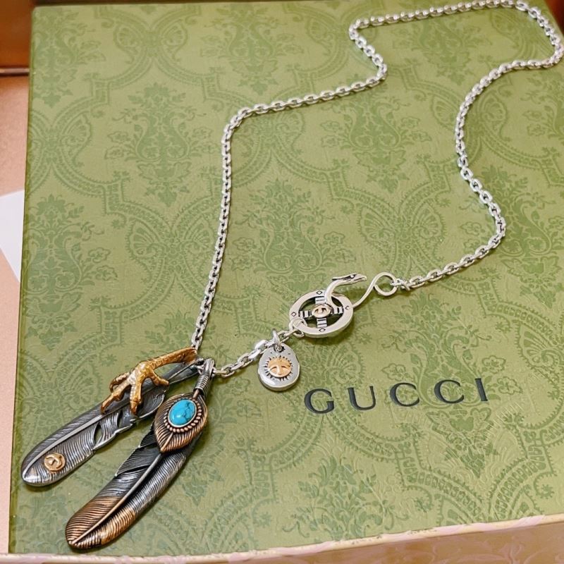 G*u*i necklaces
